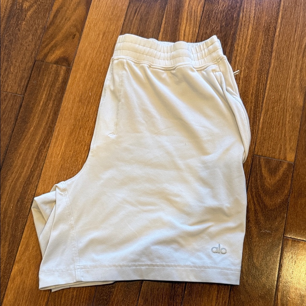 ALO Yoga Men's Cream Athletic Shorts